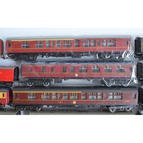 438 - Fifty three unboxed previously used OO/HO gauge passenger coaches, mail wagons, Pullman coaches etc.... 