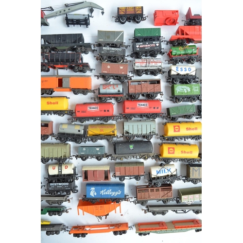 439 - Collection of mostly unboxed previously used OO/HO gauge railways wagons from Hornby, Tri-ang, Lima,... 