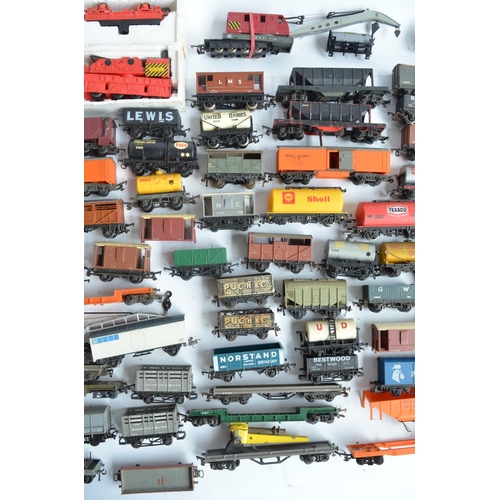 439 - Collection of mostly unboxed previously used OO/HO gauge railways wagons from Hornby, Tri-ang, Lima,... 