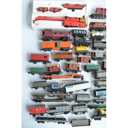 439 - Collection of mostly unboxed previously used OO/HO gauge railways wagons from Hornby, Tri-ang, Lima,... 