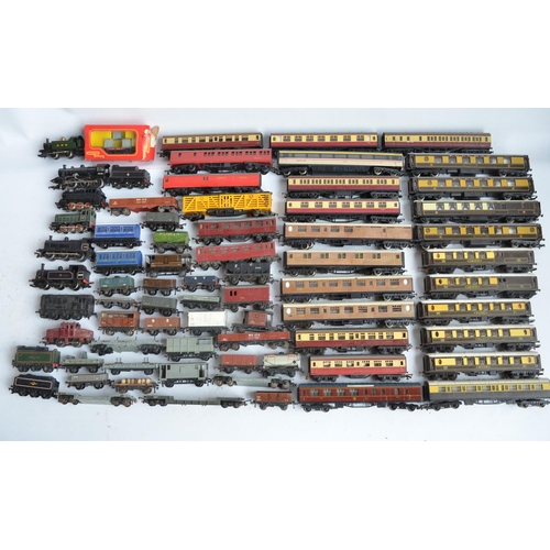 441 - Large collection of previously used OO/HO gauge railway models and accessories, various manufacturer... 