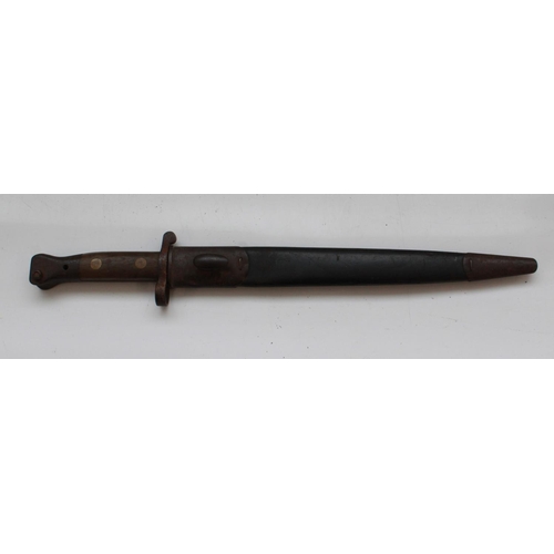 1571 - British 1888 Mk2 Lee Metford Bayonet. In original leather scabbard with steel top and end mounts. Se... 