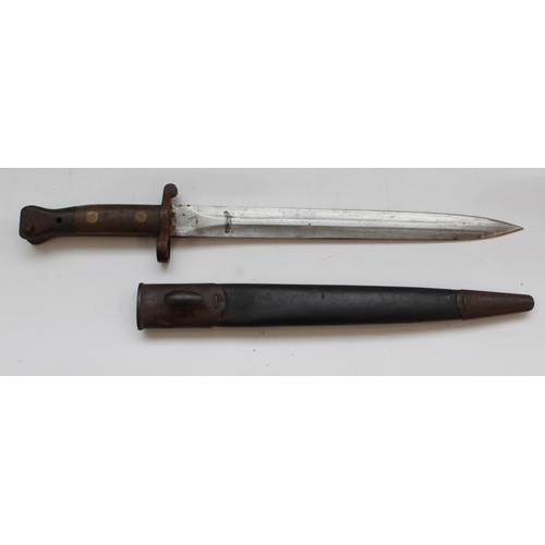 1571 - British 1888 Mk2 Lee Metford Bayonet. In original leather scabbard with steel top and end mounts. Se... 