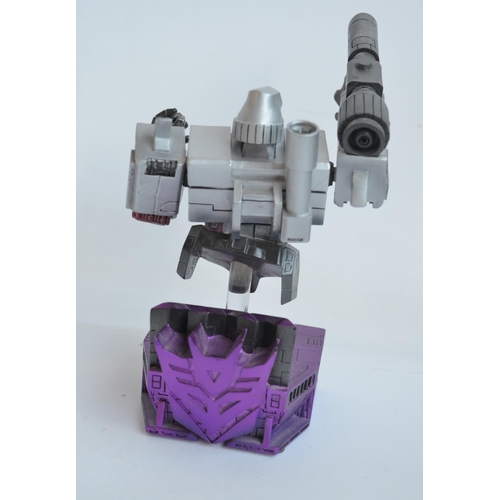 190 - Four limited edition Transformer bust and full figure/diorama models to include 3x busts from Diamon... 