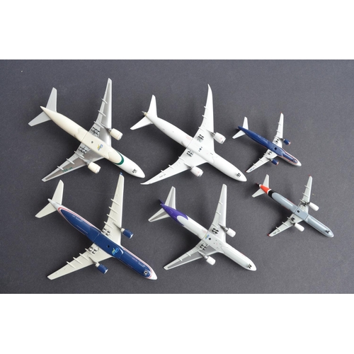 463 - Seventeen boxed 1/400 diecast international airlines themed civilian airliner models including highl... 