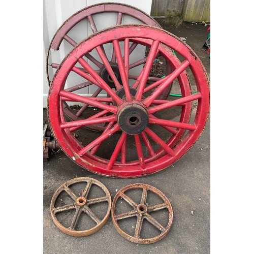 1366 - Two red painted cart wheels and a single cart wheel and two shepherd hut wheels (5)