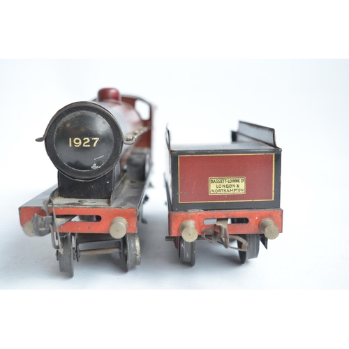 417A - Vintage O gauge Bassett-Lowke 4-4-0 clockwork steam train model '1927' with key (in reluctant workin... 