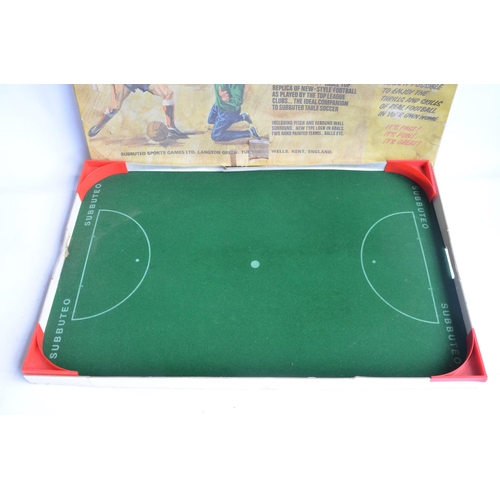 475 - Collection of vintage and modern Subbuteo sets and accessories to include floodlighting C101 set, Fr... 