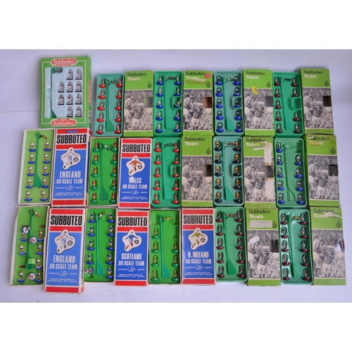 476 - Collection of vintage and modern Subbuteo teams, most sets complete. Qty