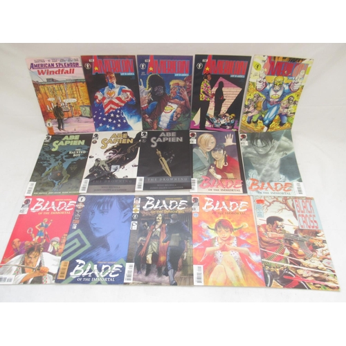 819 - Dark Horse Comics - mixed collection of Dark Horse comics to inc. Barb Wire, The American, Abe Sapie... 