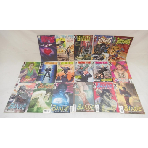 819 - Dark Horse Comics - mixed collection of Dark Horse comics to inc. Barb Wire, The American, Abe Sapie... 