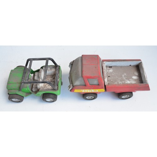 410 - Collection of large metal outdoors Tonka vehicles to include car transporter and wheel loader, a lar... 