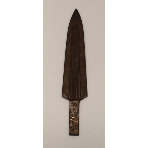 1522 - North American Indian type dagger or spear blade, 10