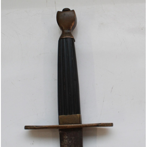 1576 - British Military Officers Sword with Spadroon style hilt, brass cross guard and pommel. Circa 1810. ... 