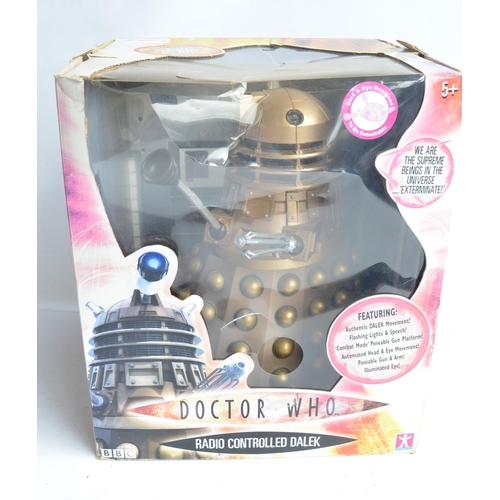 128A - Collection of Dr Who themed merchandise to include annuals, models, a Cyberman voice changing helmet... 