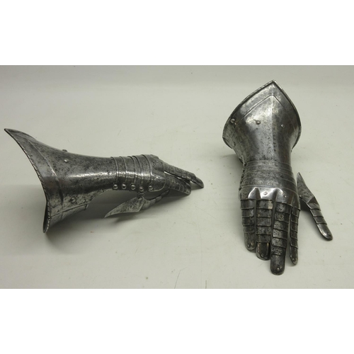 1619 - Pair of Italian 17th century style steel articulated gauntlets.