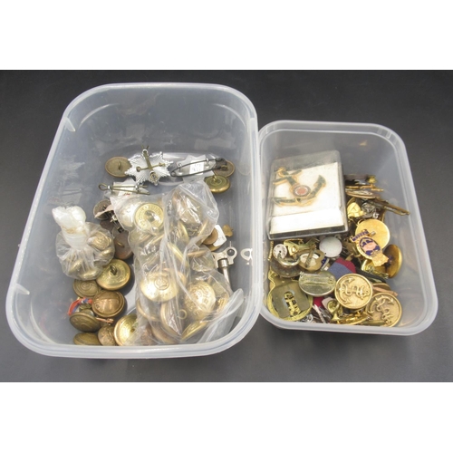 1222 - Large collection of Badges, buttons, relating to the Royal Navy. Submariners Dolphins, Anchor beret ... 