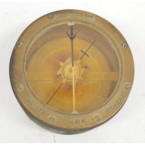 1670 - Air Ministry early war bombsight 'D' compass, No64594T, ref no 6E/276 with brass bezel, 4