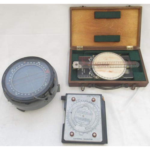 1675 - Selection of Air Ministry WWII RAF navigational equipment, to include a 'Navigational Computor' MK. ... 