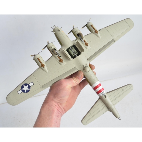 453A - Corgi Aviation Archive AA33302 1/72nd scale diecast Boeing B-17F Flying Fortress 'Sweet And Lovely' ... 