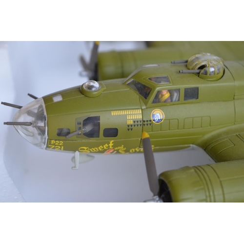 453A - Corgi Aviation Archive AA33302 1/72nd scale diecast Boeing B-17F Flying Fortress 'Sweet And Lovely' ... 