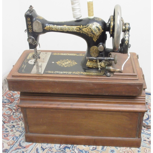 292 - Singer hand sewing machine R772875, in wooden case