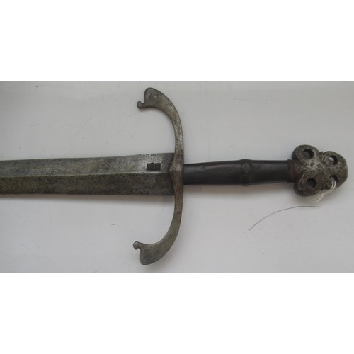 1461 - Circa 16th/17th century continental short sword, possible Italian, 27