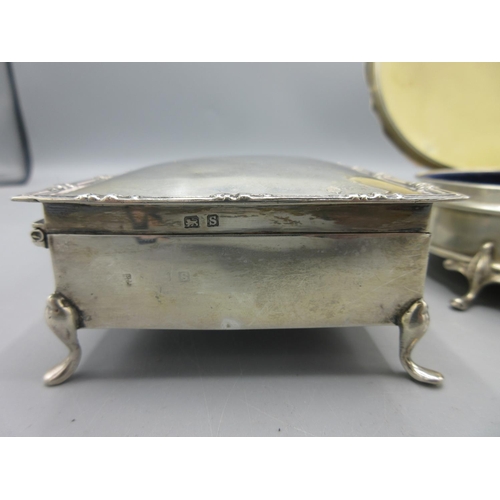 46 - George V silver trinket box with engine turned stripes, circular cartouche, gilt interior with blue ... 