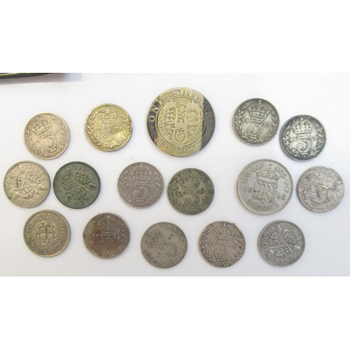 118 - Collection of mixed GB and International coins & bank notes to inc. 1896 shilling & small collection... 