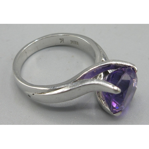 167 - 18k white gold ring set with single purple stone, 18k, size M, 5.24g