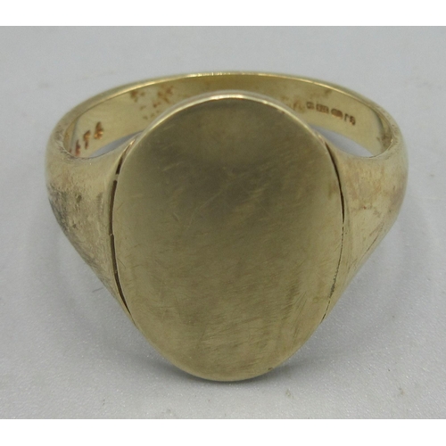 185 - 9ct yellow gold signet ring with plain oval face, stamped 375, size U, 5.91g