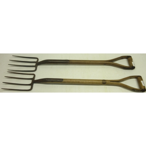 257 - Spear & Jackson garden fork retailed by W.H. Mozley tool & cutlery specialist Hastings and a similar... 