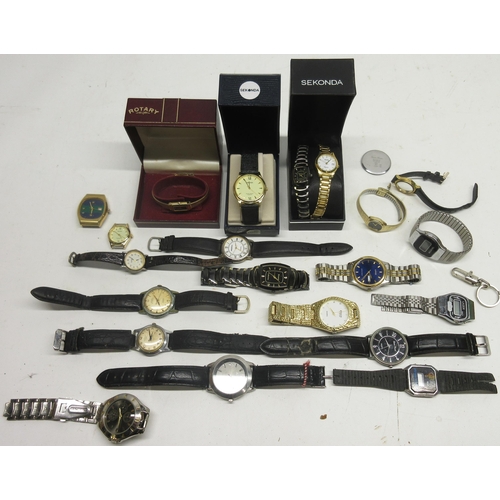 81 - Olma chrome automatic wristwatch, signed champagne dial, Arabic and dagger indices, centre seconds, ... 