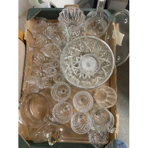 331 - Mixed collectables, dinnerware, tea ware, and glassware incl., Shelly tea ware pieces Reg No.781613,... 