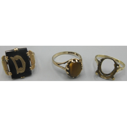 98 - 9ct gold ring set with polished black stone with D initial, size O1/2, stamped 9ct, a 9ct yellow gol... 