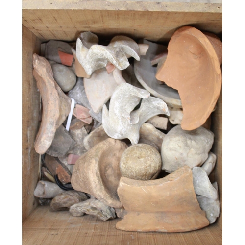 547 - Large collection of pottery shards of various types, origins and styles, also with a large collectio... 