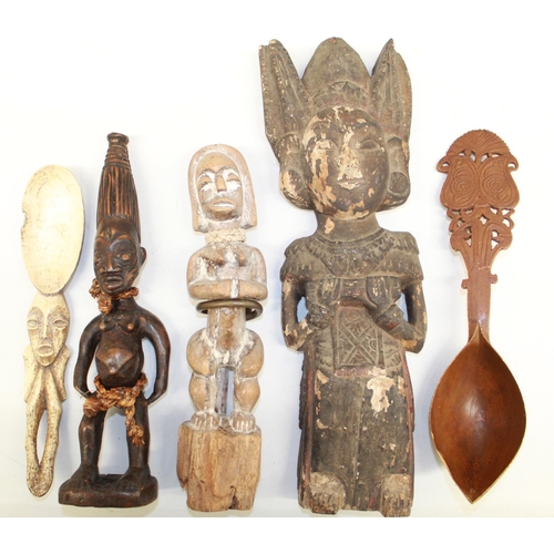 561 - Three carved figures originating from Africa and Indonesia, a carved wooden spoon and a carved bone ... 