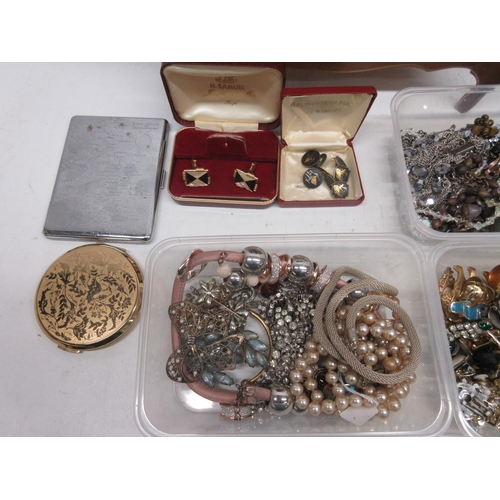 105 - Large collection of antique and modern costume jewellery including rings, clip on earrings, tie pins... 