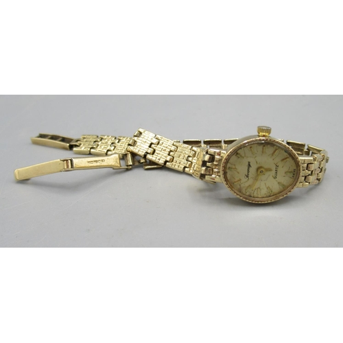 614 - Ladies Sovereign 9ct gold quartz wristwatch on integrated bracelet, stamped 375, 10.27g