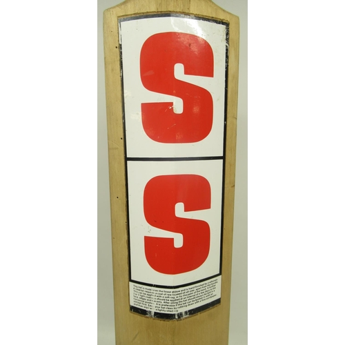 828 - Stuart Surridge cricket bat signed by 1970s/80s Lancashire and Kent CCC players, including Bob Ratcl... 