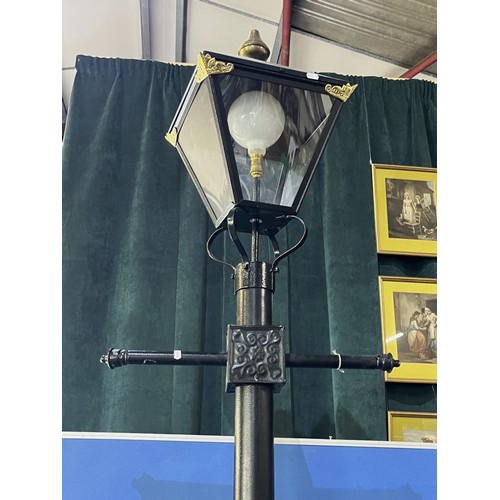 738 - Painted alloy garden lamp in the style of a Victorian street lamp, H260cm