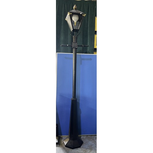 738 - Painted alloy garden lamp in the style of a Victorian street lamp, H260cm