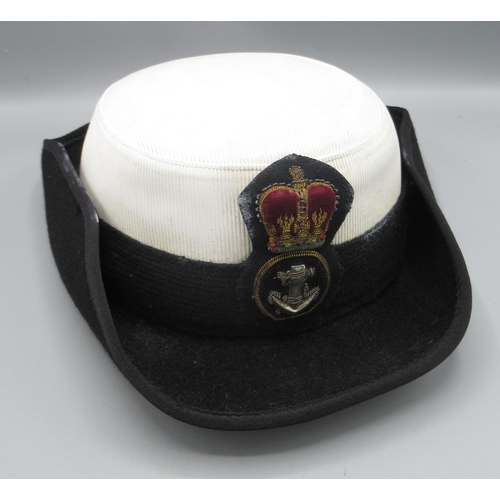 314 - Royal Navy Women's Officer tunic (W41cm) and skirt, with accompanying Officer's cap and Long Service... 