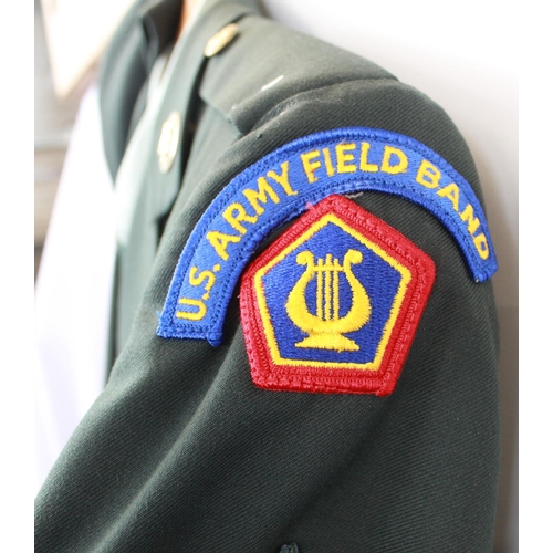 331 - U.S. Ladies Military Uniform. Sergeant Army Field band. Cap. jacket, skirt, shirt and tie. Insignia,... 