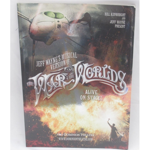 867 - War of the Worlds 2015 Dominion Theatre programme signed by David Essex, Jimmy Nail, Heidi Range and... 