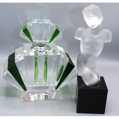 448 - Desna of Czechoslovakia Art Deco style glass ornament in the form of a nude woman, on black cube pli... 