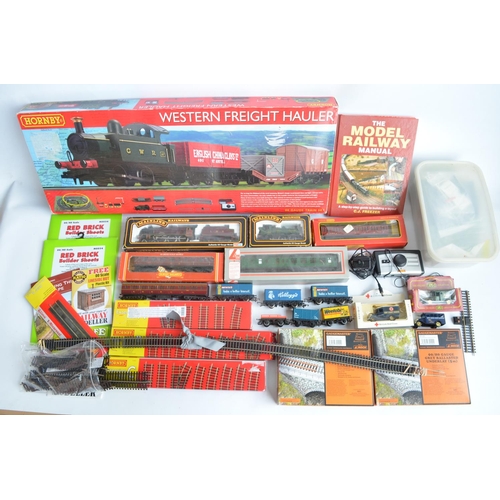 17 - Collection of OO gauge railway models to include boxed Hornby R1205 Western Freight Hauler set (orig... 