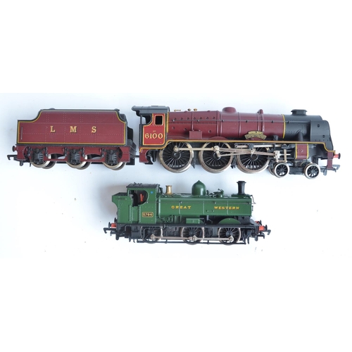 17 - Collection of OO gauge railway models to include boxed Hornby R1205 Western Freight Hauler set (orig... 