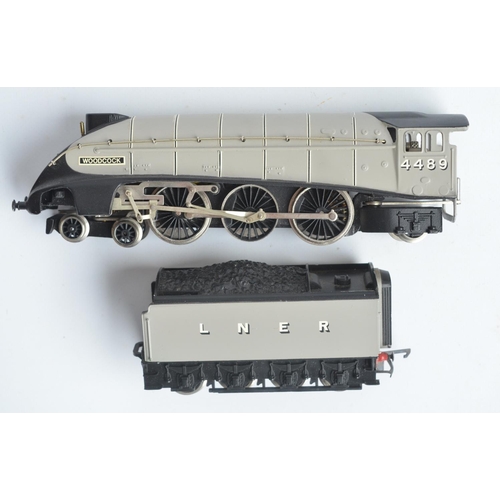 Wrenn OO gauge W2283 Class A4 4489 'Woodcock' electric train model in LNER Grey livery, metal loco with plastic bodied Hornby R531/6 tender in good/very good condition for age, some minor end damage to tender, decal wear, minor paint chips etc, box excellent (please refer carefully to photos for overall condition, no instructions), please note no packing stamp to box