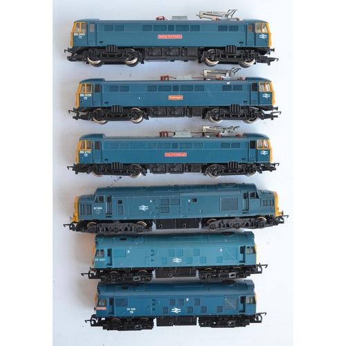 24 - Twelve previously run boxed OO gauge electric diesel locomotive train models (3x Class 25, 2x Class ... 